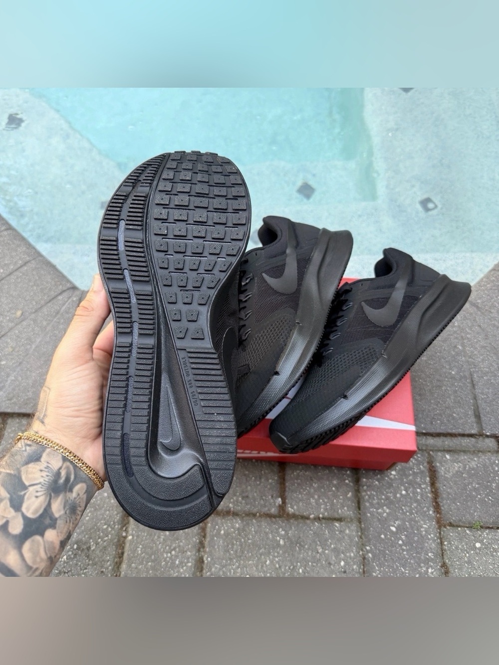 NIKE RUN SWIFT 3 RUNNING SHOES SNEAKERS ALL BLACK DR2698-003 WMNS SIZE 12 - Picture 5 of 6